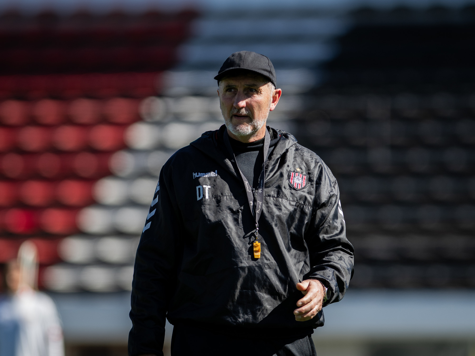 Insólito: técnico de la Primera Nacional despedido tras 58 días