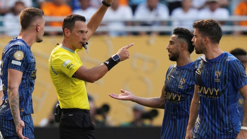 Dos árbitros argentinos, entre los candidatos a mejor del mundo