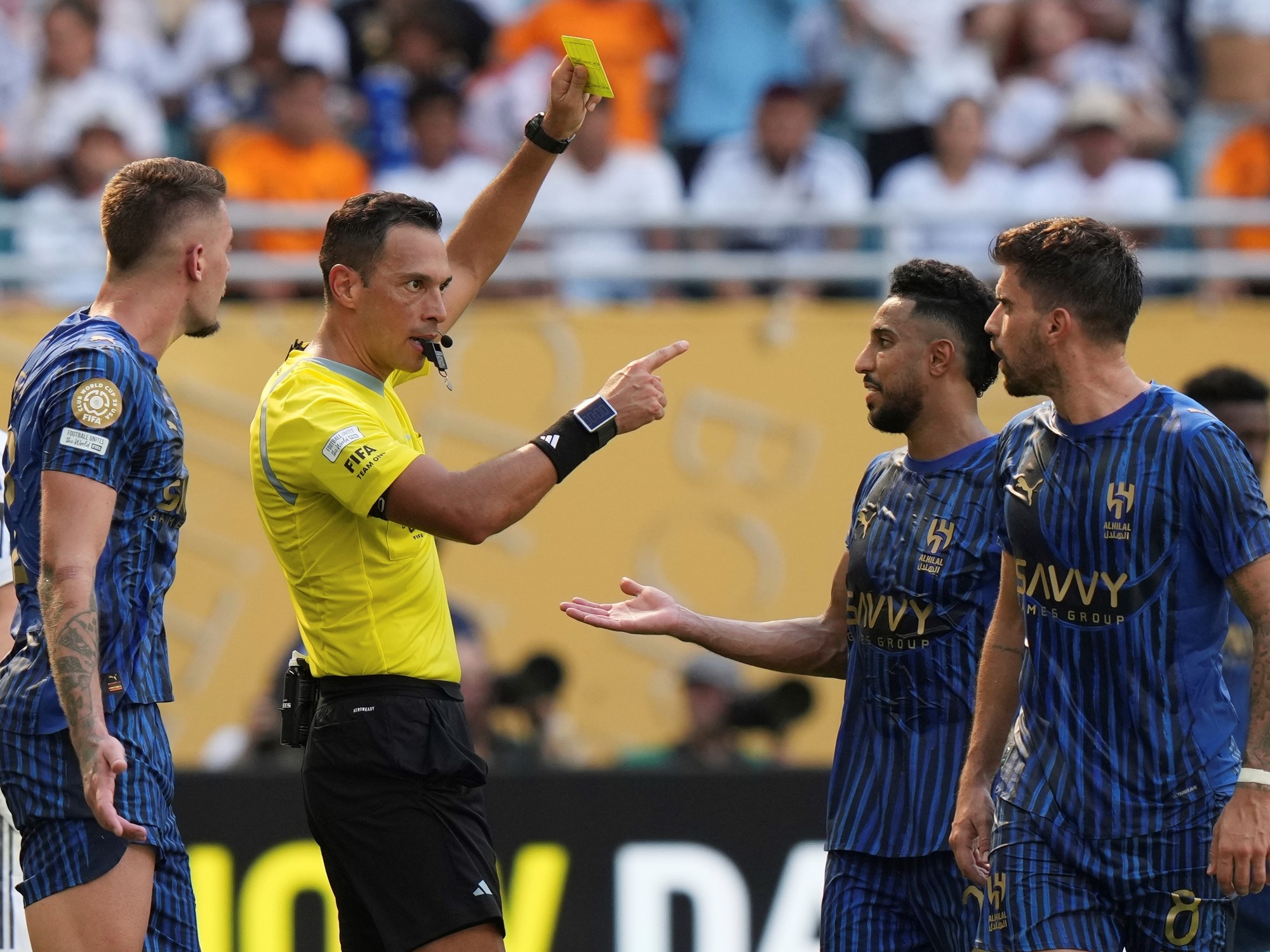 Dos árbitros argentinos, entre los candidatos a mejor del mundo