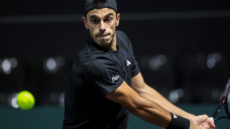 Cerúndolo vence a Kecmanović y avanza a octavos del Masters de París