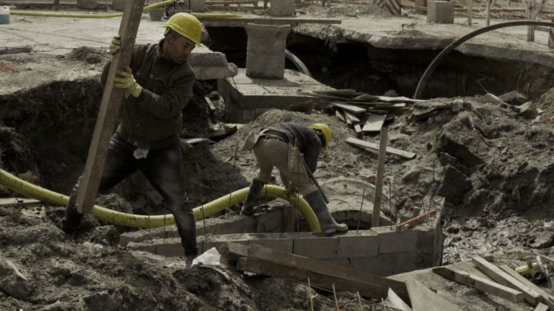 Esteban Echeverría avanza la obra del conducto pluvial en Av. Olimpo