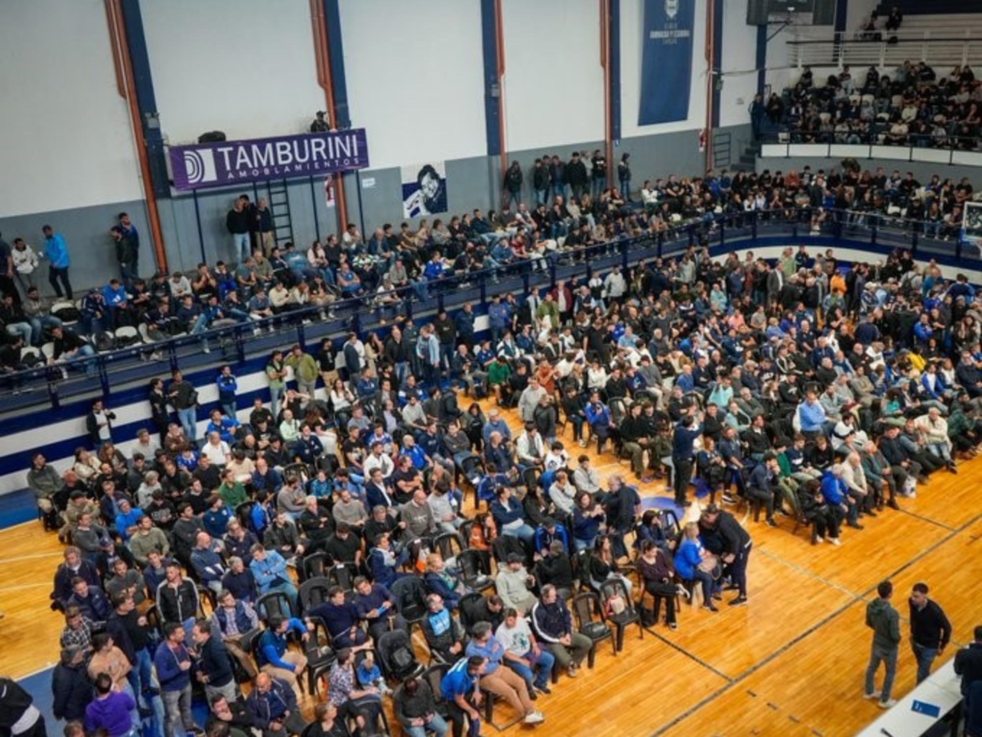 Gimnasia: Huevazos e insultos suspenden Asamblea antes de elecciones