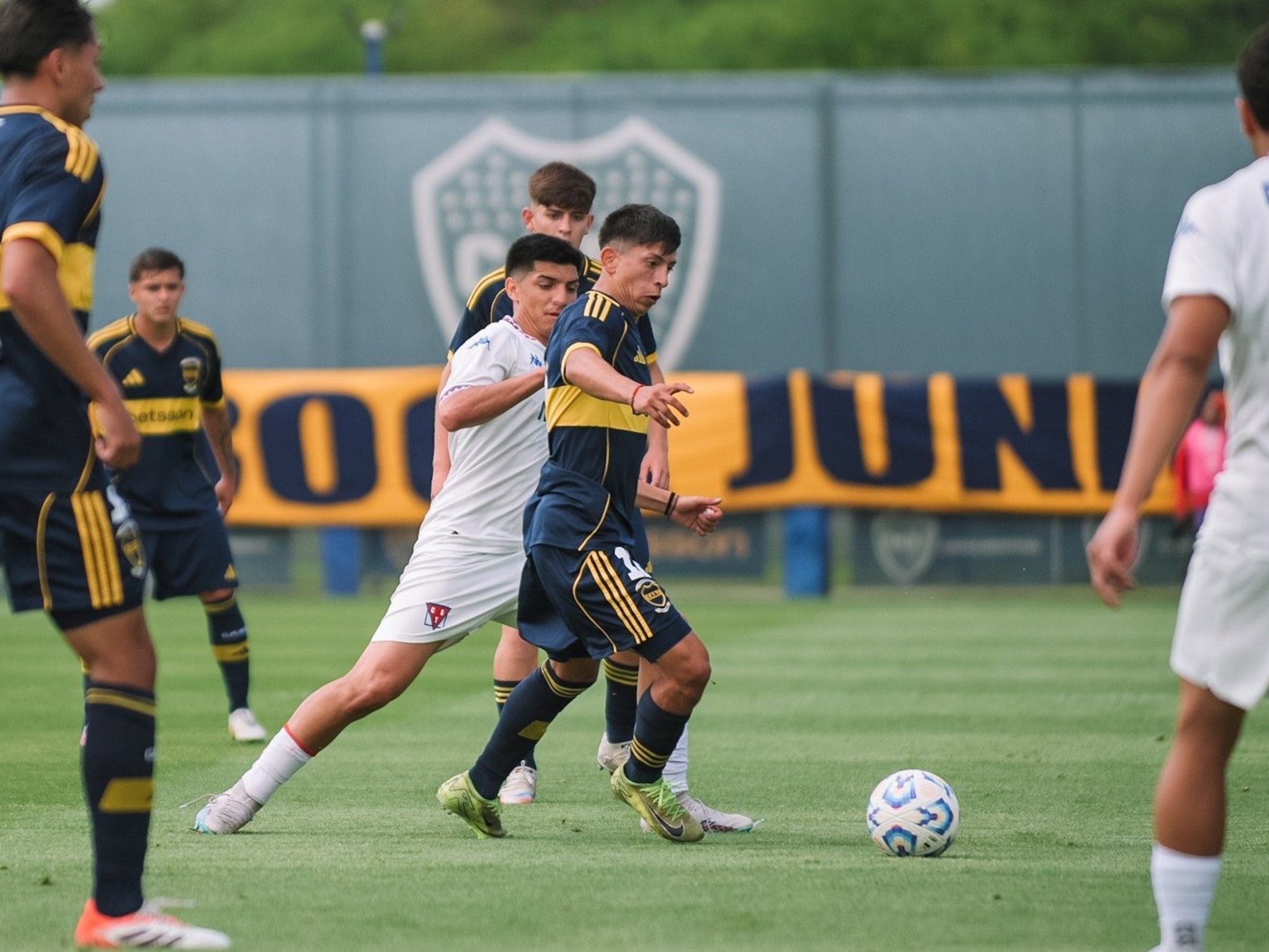 Reserva de Boca cayó ante Tigre en el cierre, pero terminó puntero