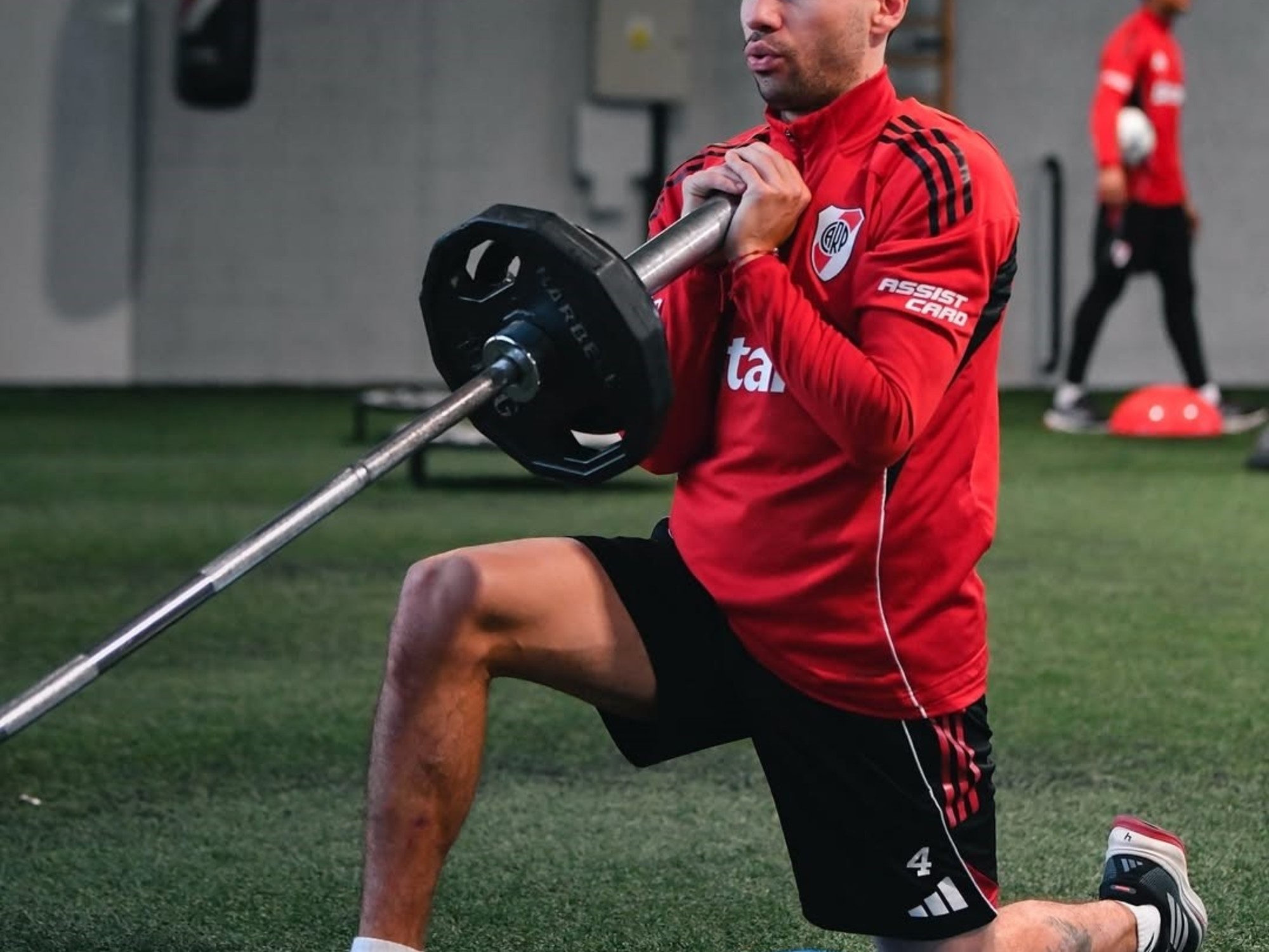 La lesión en la rodilla de Montiel mantiene en vilo a River