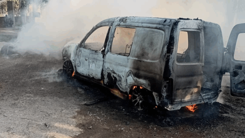 Almirante Brown: bomberos apagaron 2 incendios de autos en pocas hs