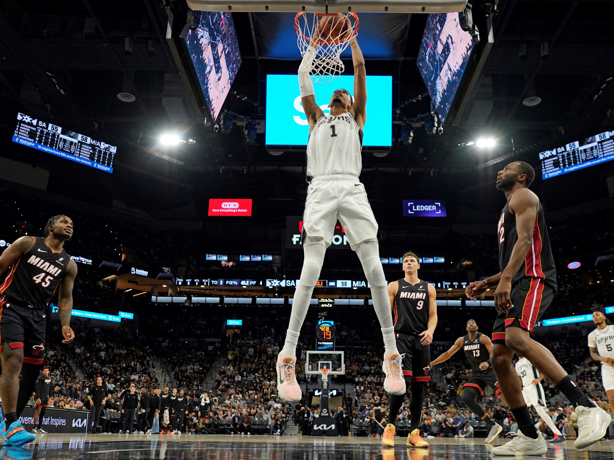 Wembanyama lleva a San Antonio Spurs a su mejor arranque histórico