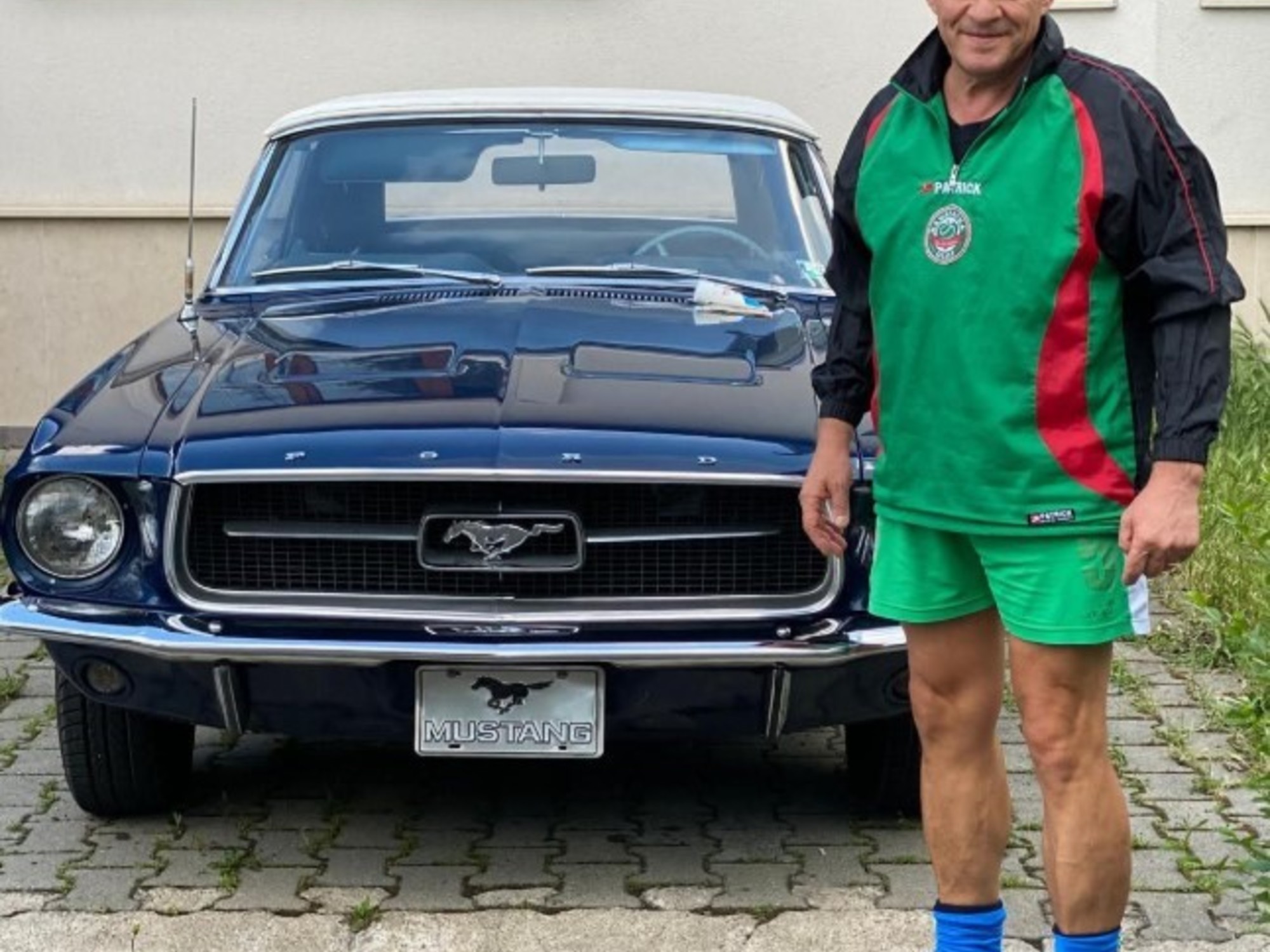 Rumania: presidente de club se incluye en partido oficial a los 61