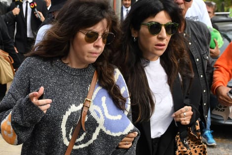 Dalma y Yanina INDIGNADAS