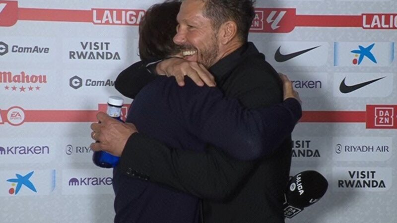 Emotivo reencuentro: el cálido abrazo del Cholo Simeone y Almeyda