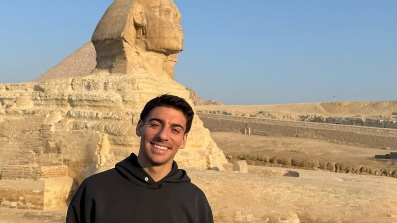 Intercambio de regalos entre Paredes y top-ten argentino desde Egipto