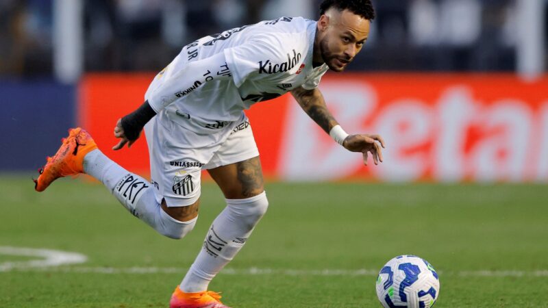 Tras casi 50 días de ausencia, Neymar vuelve al Santos y brilla