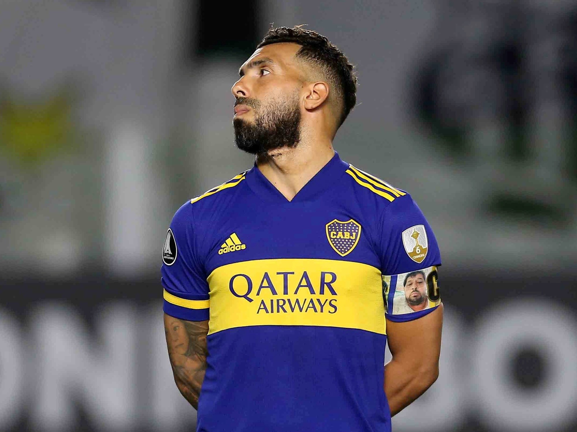 Narco del Comando Vermelho ocultó su cara con foto de Tévez en Boca