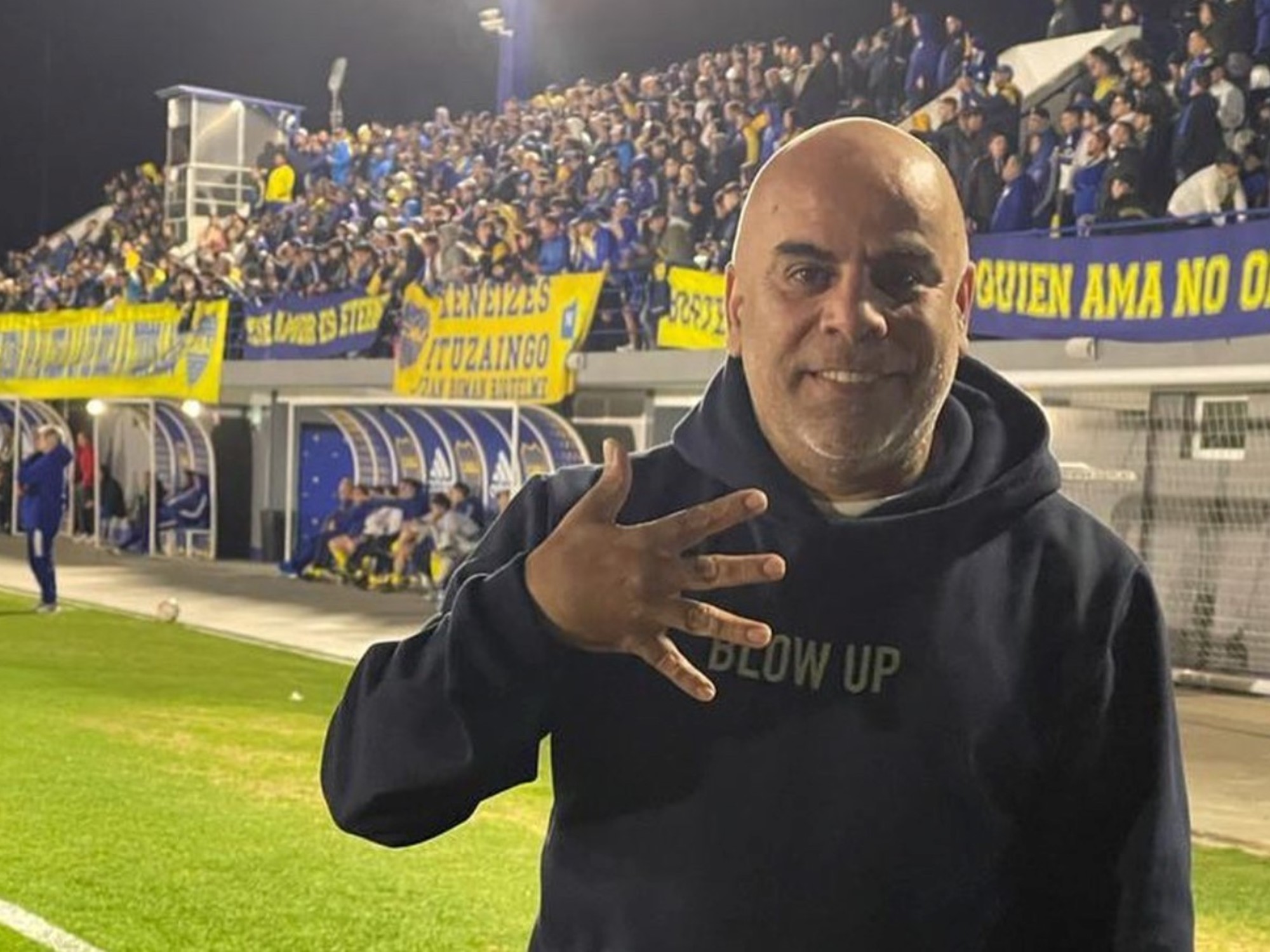 Diploma especial y reconocimiento a Chicho Serna en Colombia