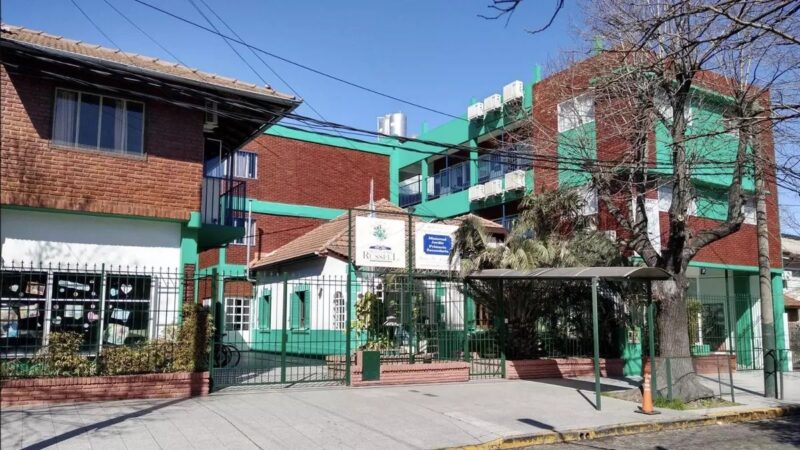 Docente suspendido en Banfield por insultos y comentarios políticos