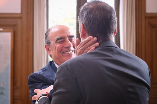 Adorni agradece a Francos tras asumir la Jefatura de Gabinete