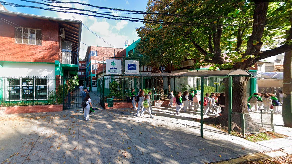 Gobierno intervino colegio de Banfield por adoctrinamiento político