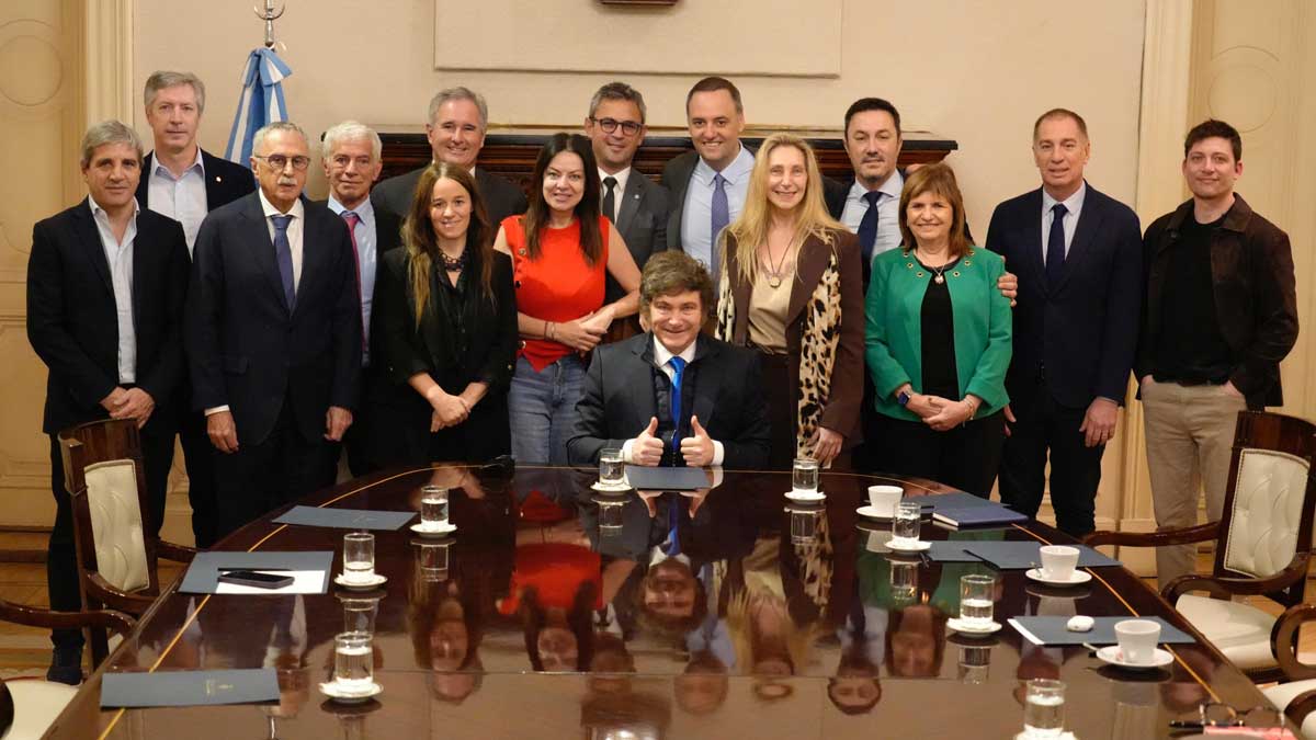 Milei reunió a su nuevo gabinete y presentó su equipo ministerial