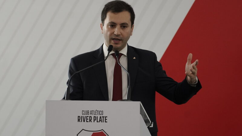 ¿Alguna vez un presidente de River debutó ante Boca en Primera?