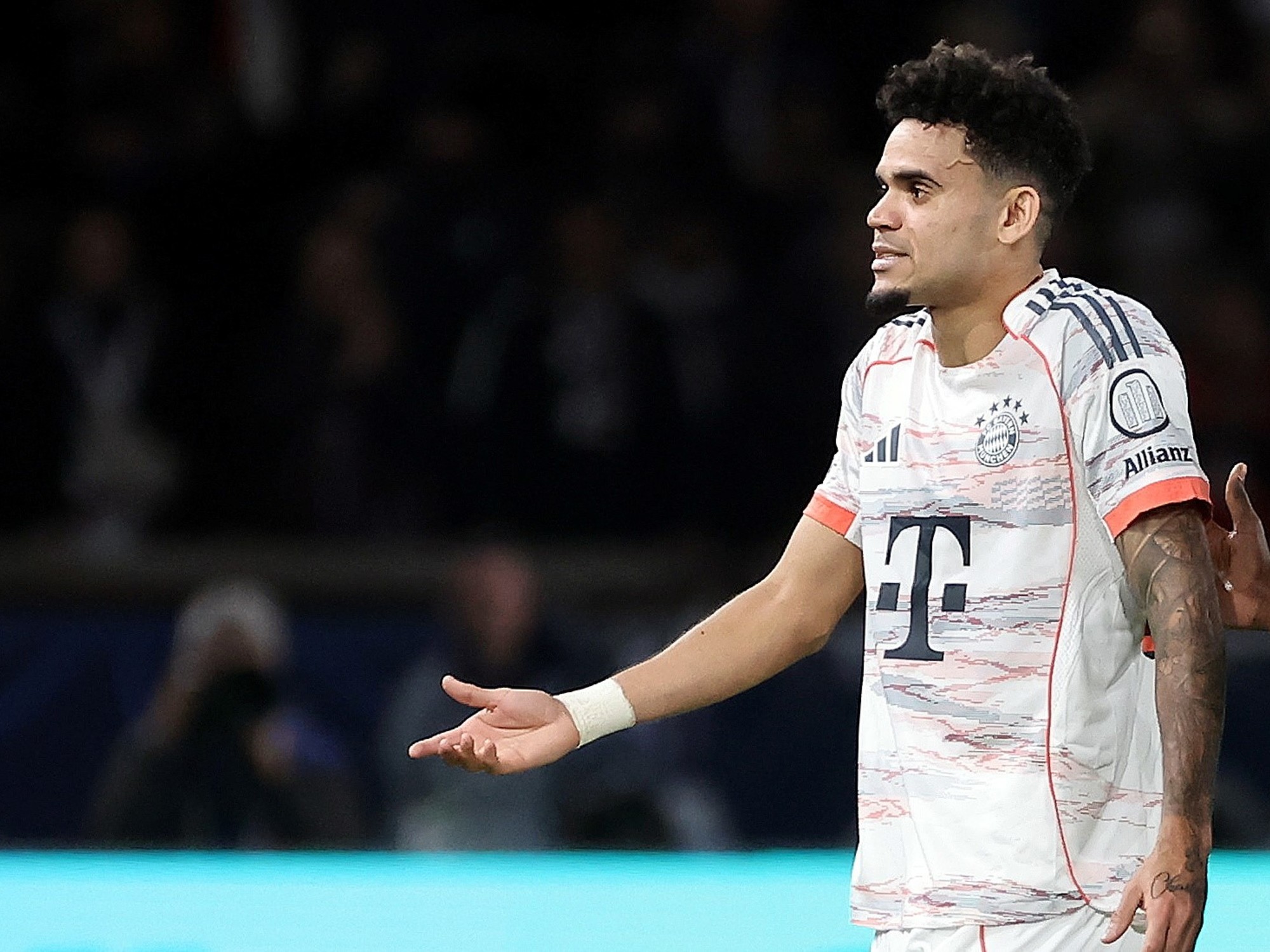 Luis Díaz brilla en París: dos goles y expulsión en el primer tiempo