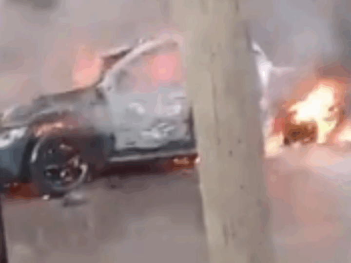 Incendio de camioneta en Lomas provoca alarma entre vecinos