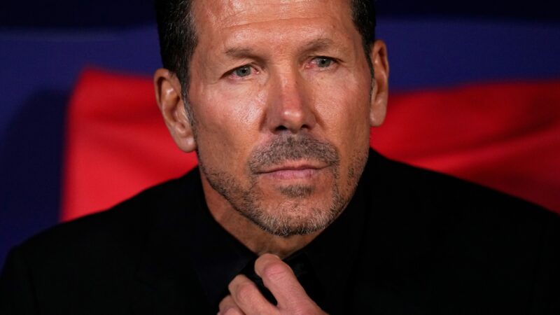 Simeone elogia a Giuliano y recuerda al DT que le dio debut en Vélez