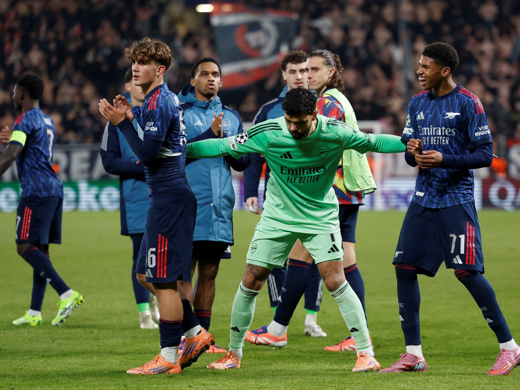 Arsenal rompe racha de 122 años con goleada al Slavia Praga