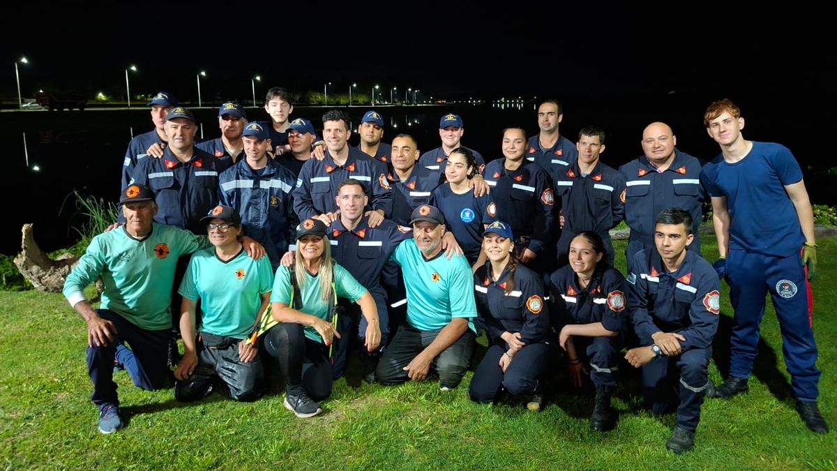 Bomberos y kayakistas de San Vicente practican rescate en la laguna
