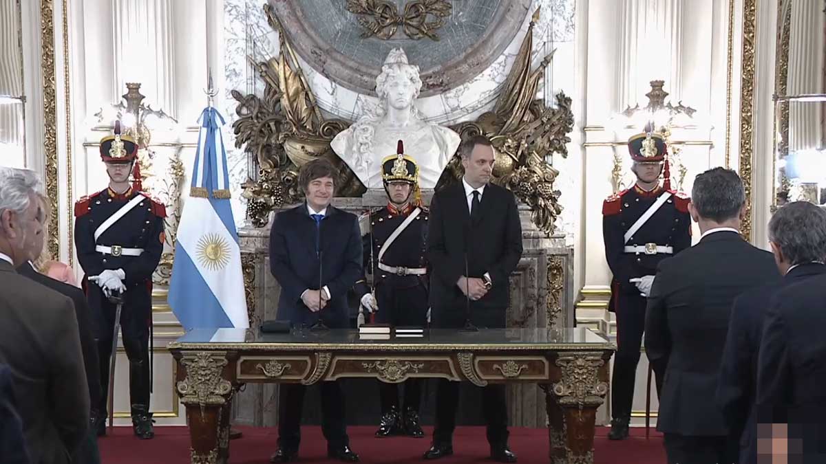 Milei juramentó a Adorni, recibió legisladores y viaja a EE.UU.