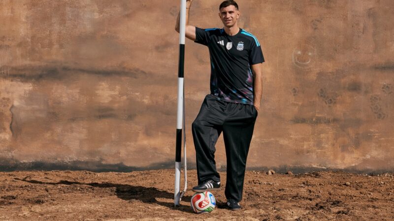 Así es el nuevo buzo que usará Dibu Martínez en el Mundial 2026