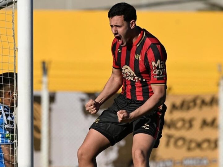 Palazo de jugador de Deportivo Madryn a Caruso Lombardi: ¿qué pasó?