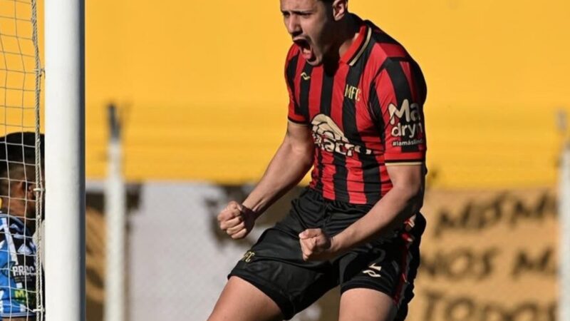 Palazo de jugador de Deportivo Madryn a Caruso Lombardi: ¿qué pasó?