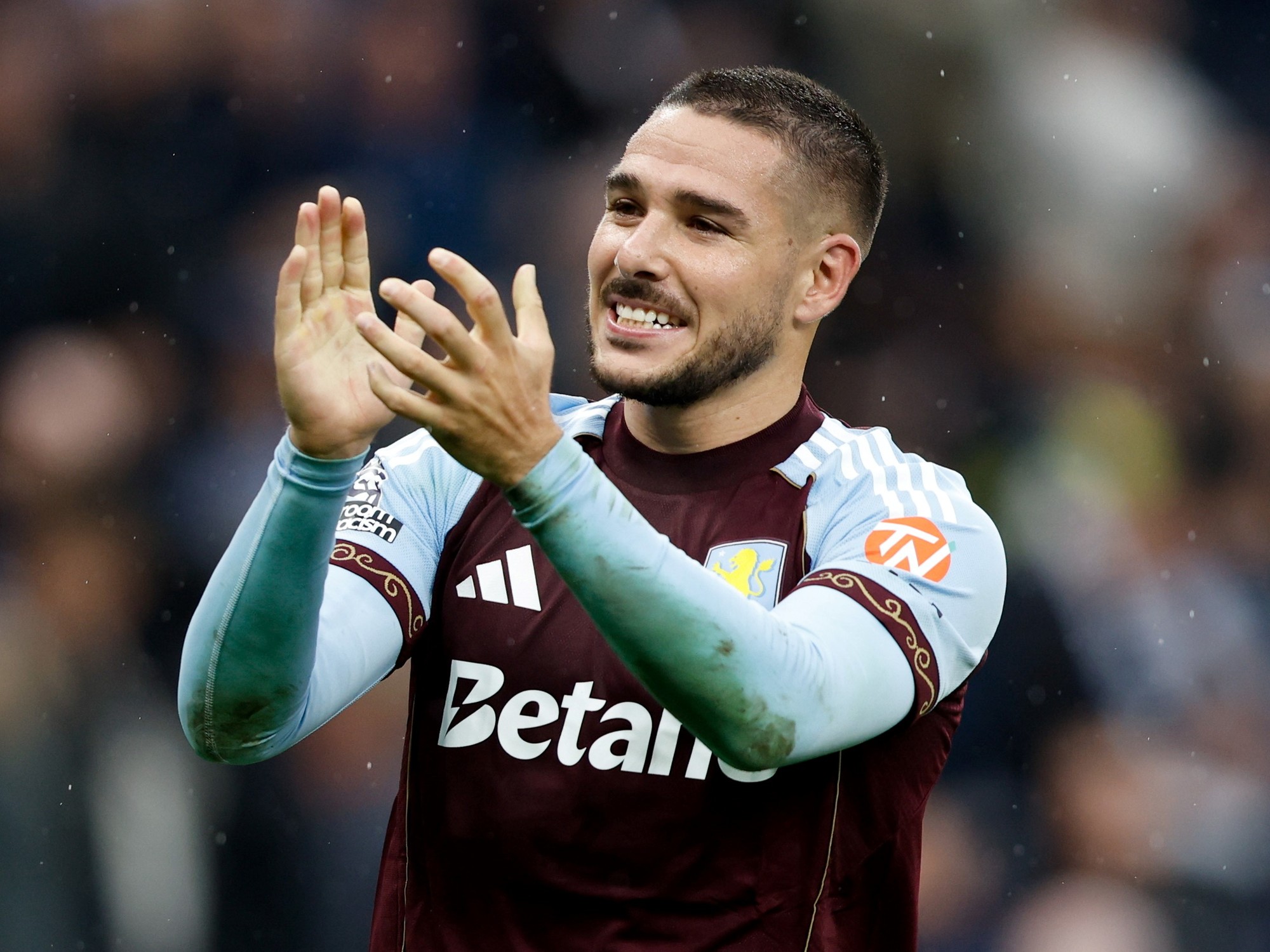 Emiliano Buendía firma el mejor gol de octubre en la Premier League