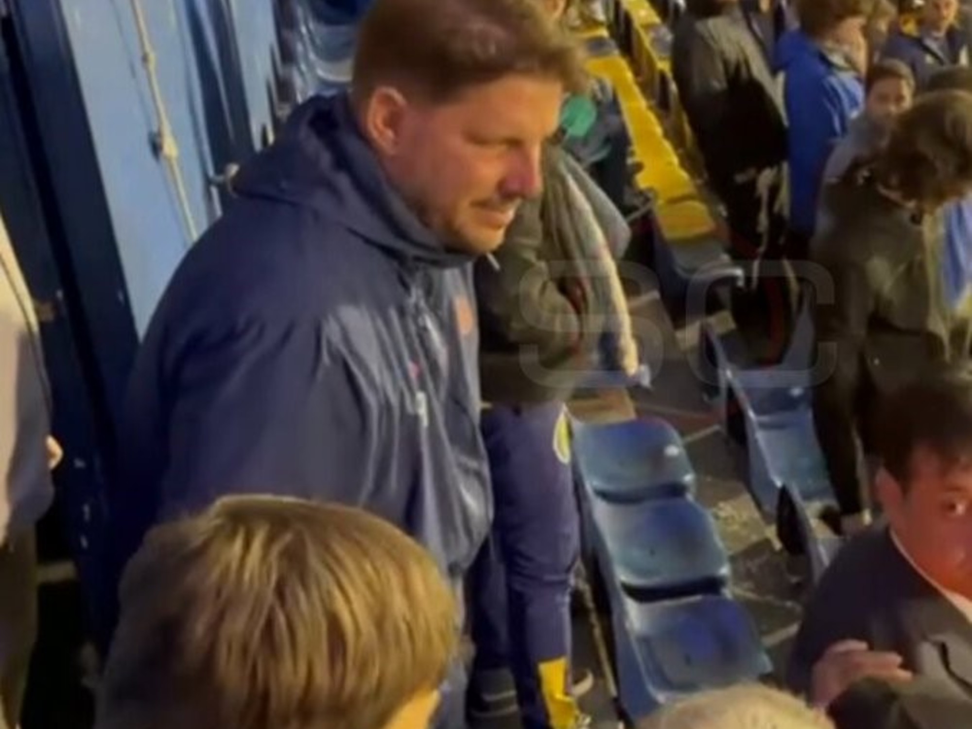 Tenso cruce entre DT de San Lorenzo y hincha de Central por no cobrar