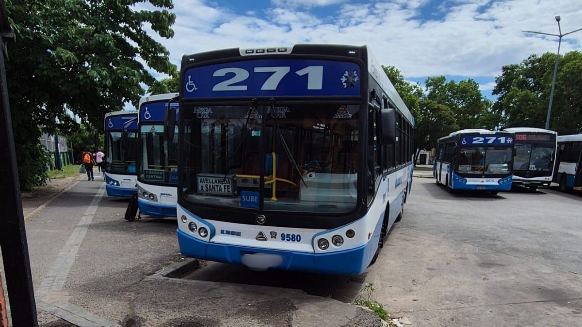 Atropello en Burzaco: colectivo embiste a mujer en la estación