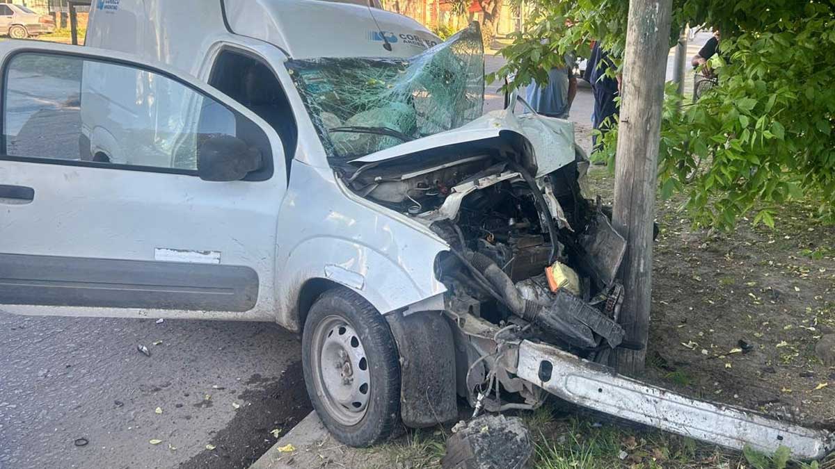 Choque entre camioneta y colectivo con heridos en Rafael Calzada
