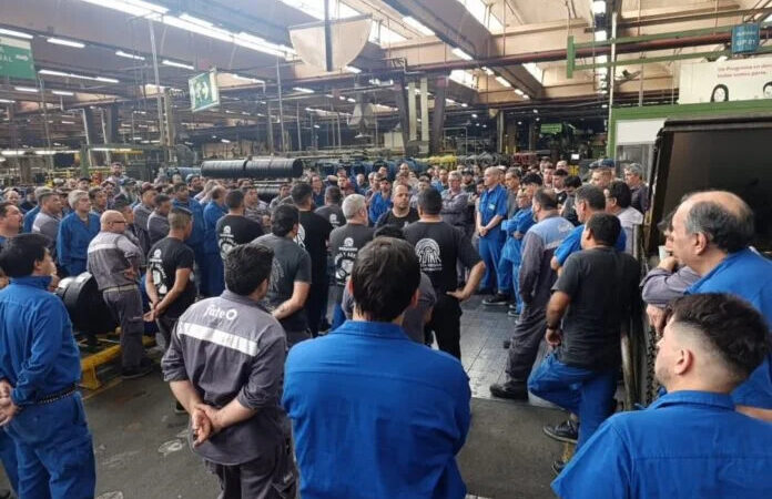 FATE: empresa bloqueó ingreso del gremio del neumático tras 11 meses