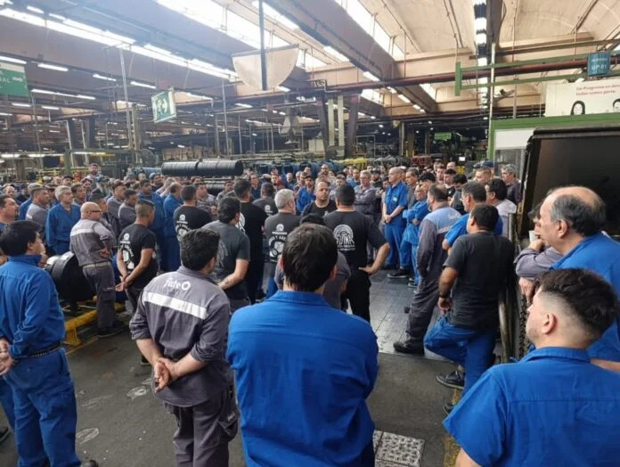 FATE: empresa bloqueó ingreso del gremio del neumático tras 11 meses