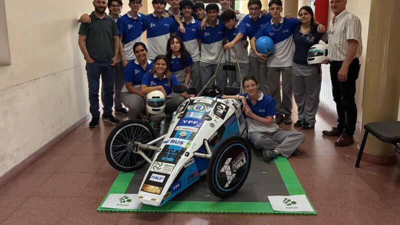 Alumnos de Lomas distinguidos en Desafío Eco YPF en Entre Ríos