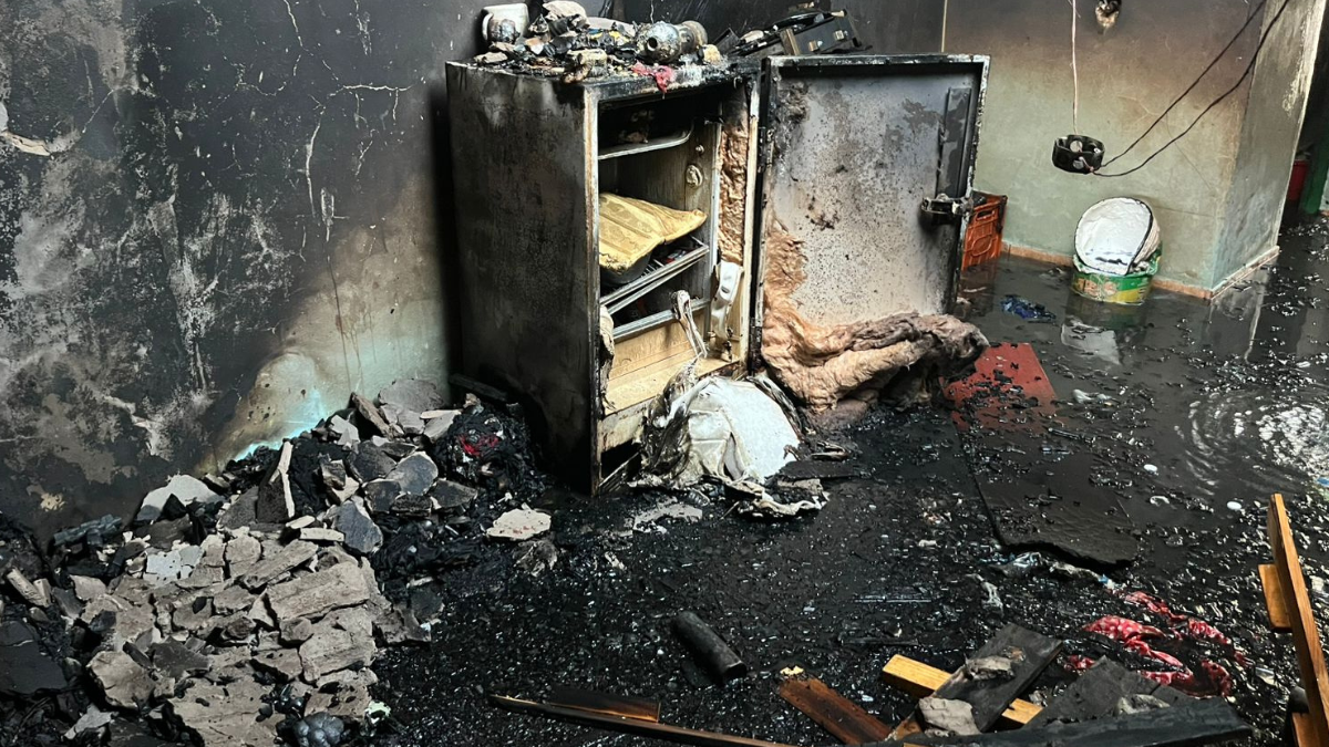 Incendio grave en casa de Esteban Echeverría: 3 dotaciones de bomberos