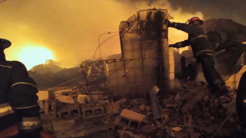 Parque Industrial de Ezeiza: incendio afecta al menos 10 industrias