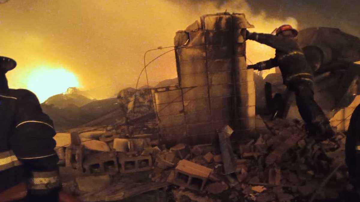 Parque Industrial de Ezeiza: incendio afecta al menos 10 industrias