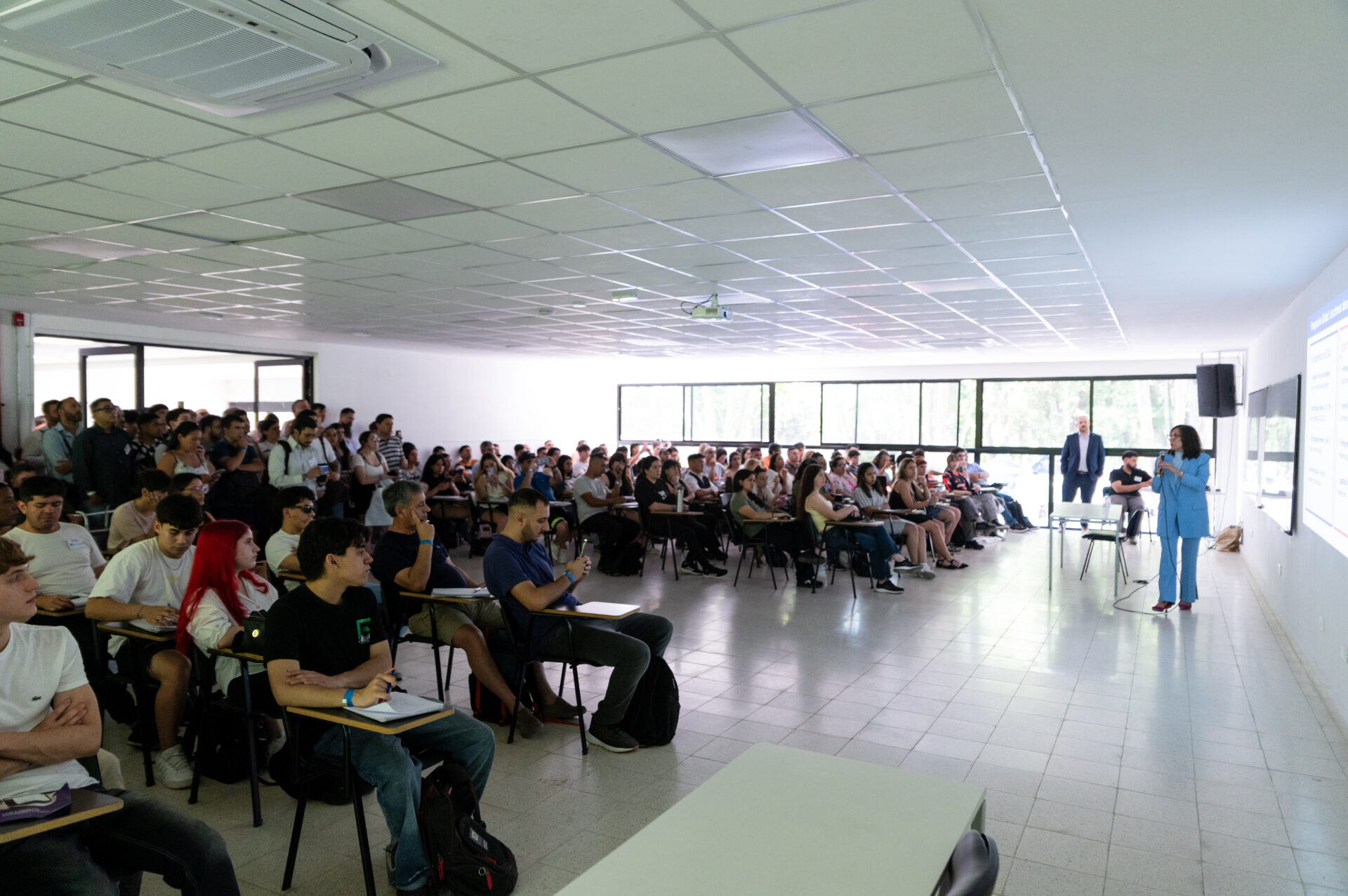 Más de 1500 en 1er Congreso de Logística y Transporte de Almirante Brown
