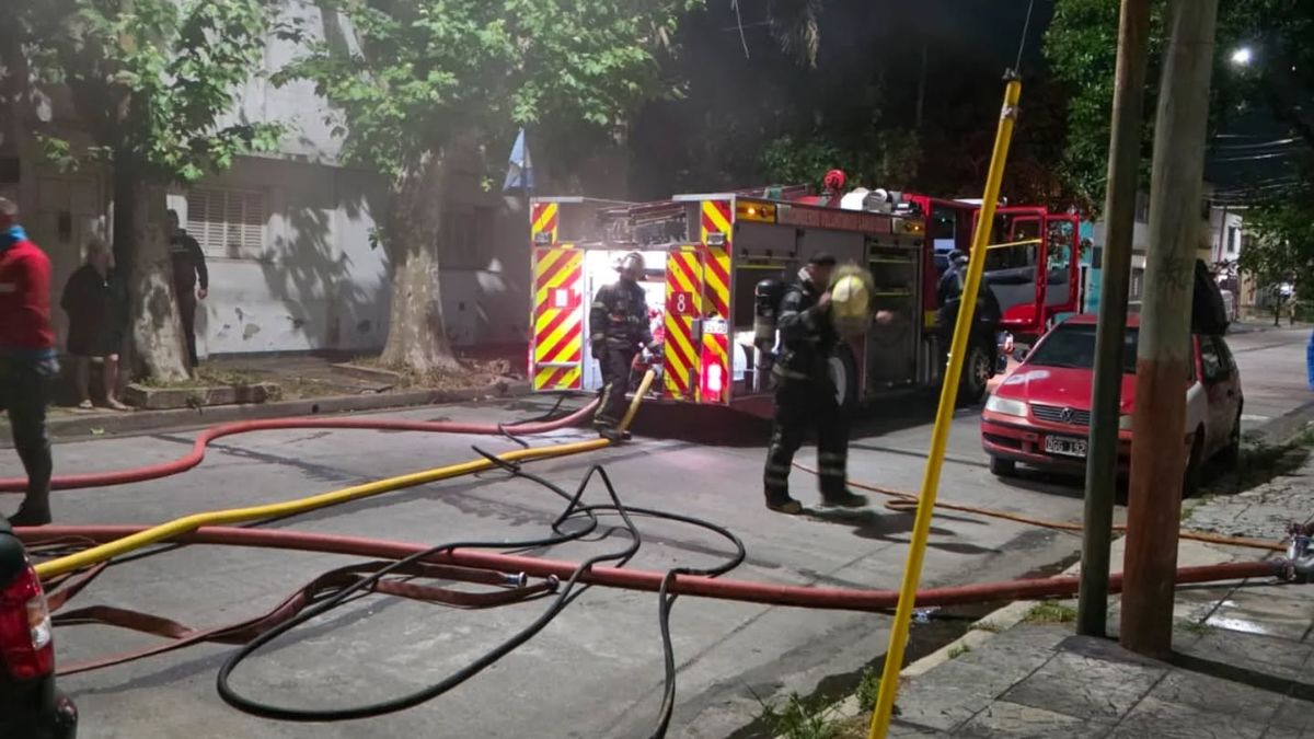 Incendio en una casa de Valentín Alsina, Lanús: alarma vecinal
