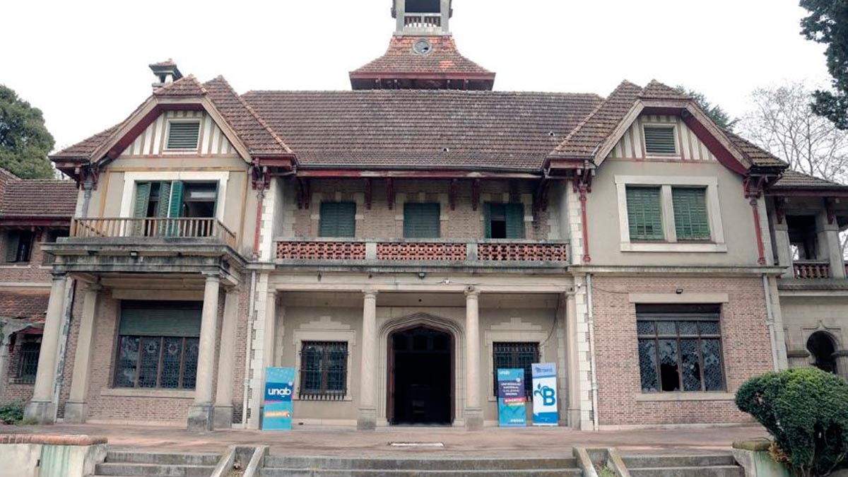 Noche de las universidades en Almirante Brown: feria, charlas y arte