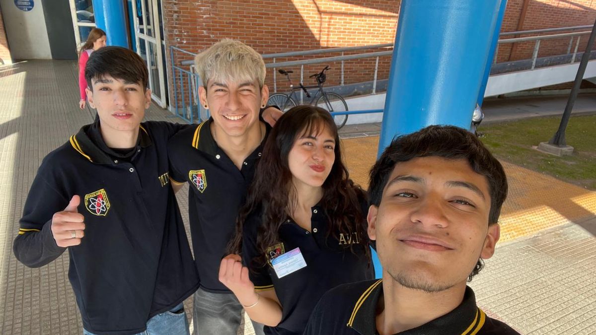 Estudiantes de ET N°2 de San Vicente crean mano robótica protésica