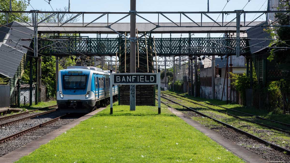 Gobierno anuncia compra directa de 43 trenes nuevos para renovar AMBA