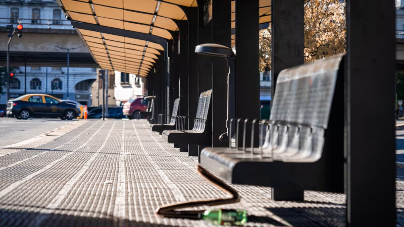 UTA amenaza paro de buses si no pagan sueldos antes del 4° día hábil