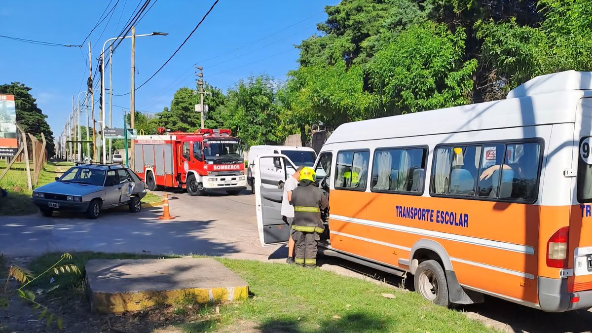 Canning: choque entre un auto y un transporte escolar deja un herido