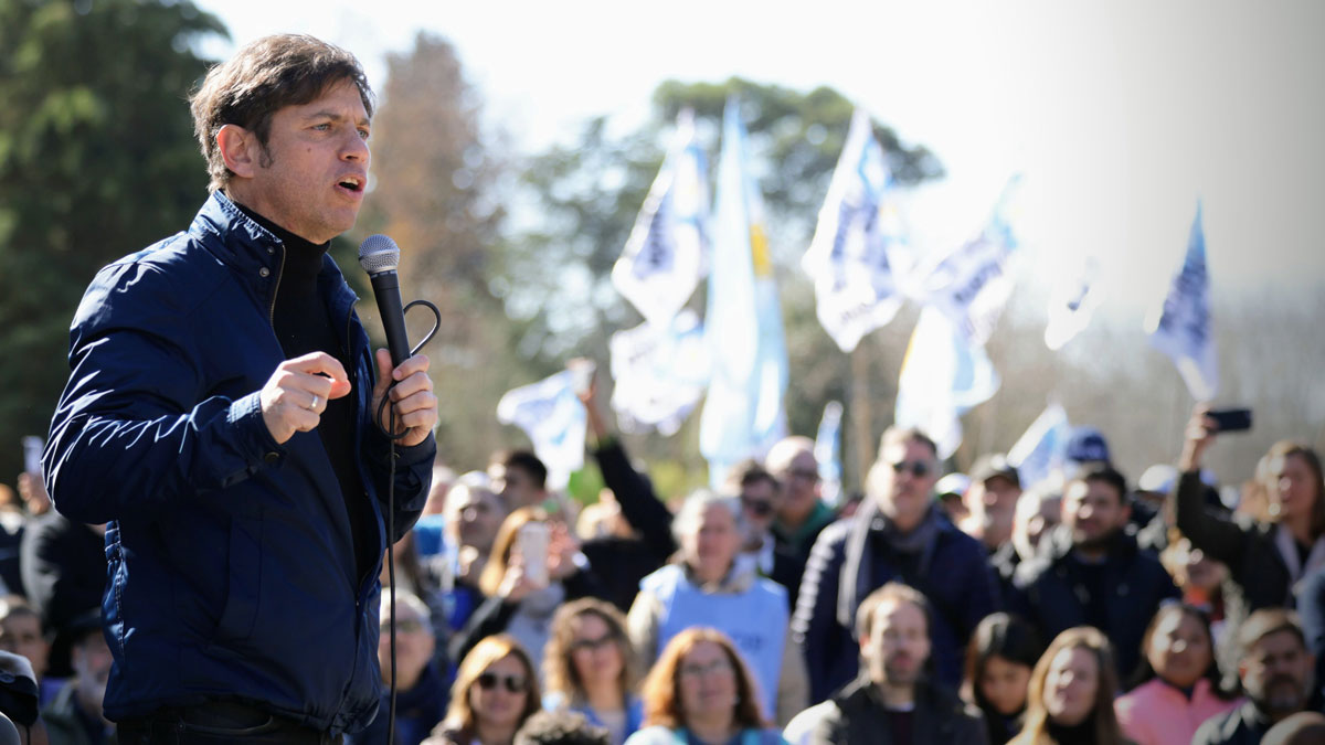 Kicillof en la ronda de Madres de Plaza de Mayo por Hebe de Bonafini