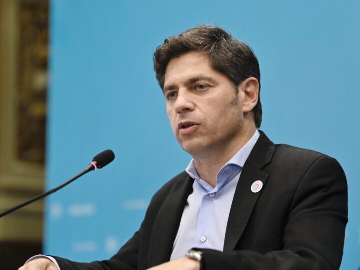Kicillof pide respaldo al endeudamiento y promete giro a intendentes
